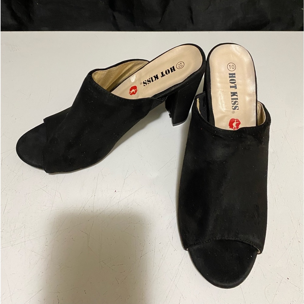 Hot Kiss black sandals size 10